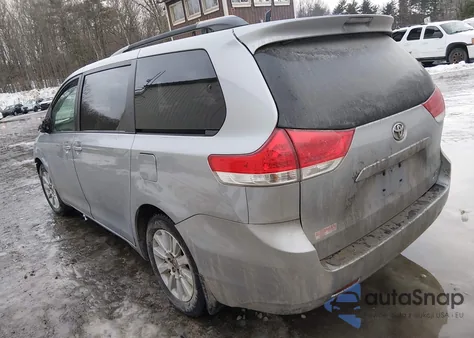 2014 Toyota Sienna Le 7 Passenger z USA, uszkodzony, nr VIN 5TDJK3DC7ES086643